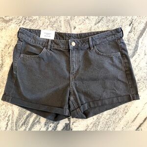 NWT🖤 H&M Black Denim Rolled Cuff Shorts- Regular Waist Size 12 / 3.5” Inseam